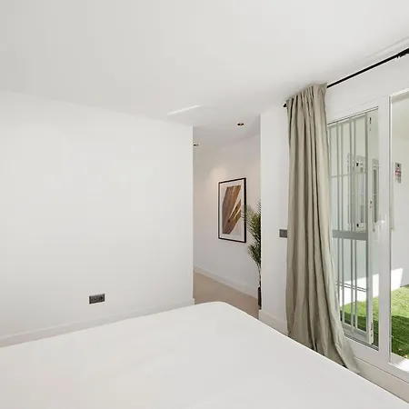 5 Bedroom Luxury W Pool, Garage And Amazing Views Apartment